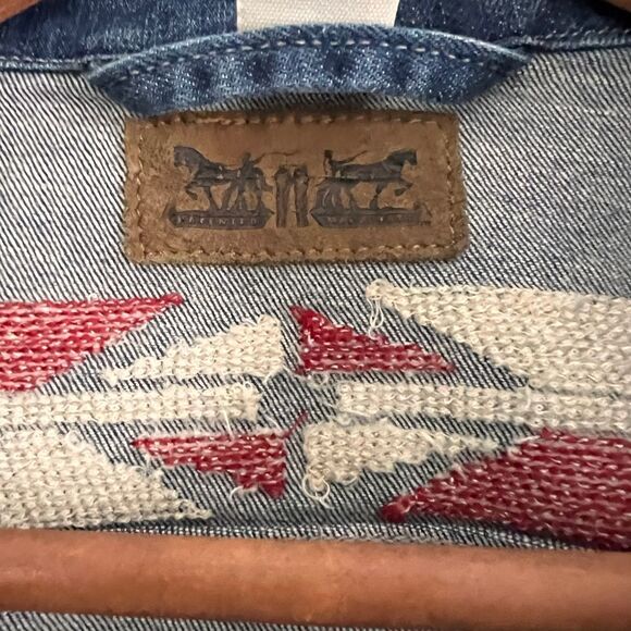 Levi's Cropped Denim Jacket with Red and white embroidered Detail   Size L - Picture 5 of 7